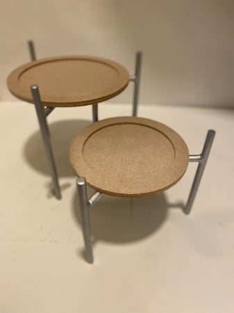 طقم حبتين ارجل صواني  متوفر لونين مقاس الكبيره ارتفاع 25  قطرها 39  الصغيره ارتفاع 20 قطرها 33