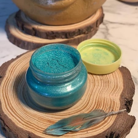 لون ميكا تيفاتي