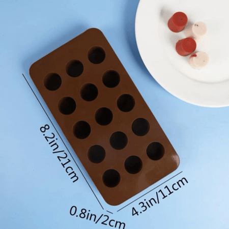 قالب شكلاته متعدد الثقوب