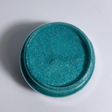 لون ميكا تيفاتي