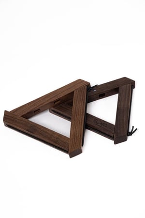 جوت – حامل القهوة خشبي  بتصميم مثلثي