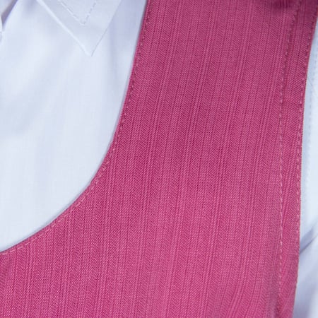 مريول مدرسي أبتدائي بلون وردي مخطط بأزرار وفيونكا من كنزي