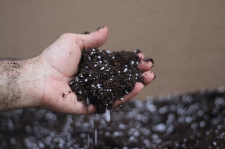 تربة تشتيل 10 لتر