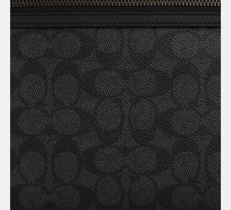 حقيبة سجنتشر رجالية من كوتش باللون الاسود والرمادي