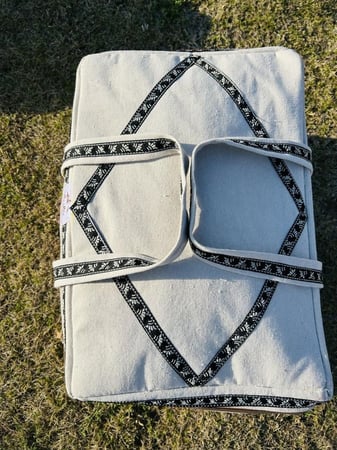 شنطه عزبه ابيض مطرز طول 50 عرض 36 ارتفاع 33