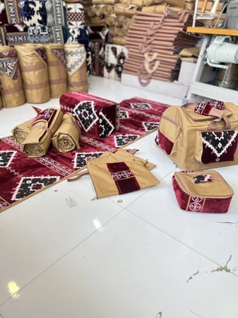 بكج ( 4 مدات رول 4 مراكي + طقم شنطة عزبه + شنطة فناجيل وكاسات+ 5 قطع حافظات سكر شاي بهارا)