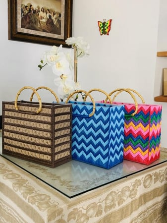 شبك كنفاه ( كانفاس) بلاستيك للتطريز والأشغال اليدوية – أبيض / أسود