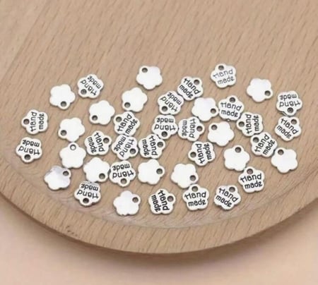 لوجو معدني بـ3 اشكال عشوائية 12 حبة