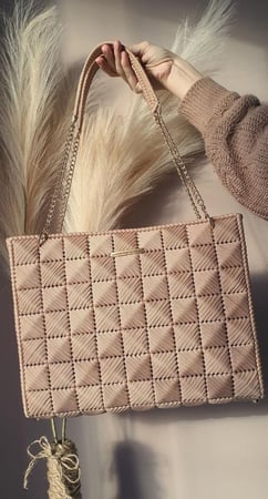 شبك كنفاه ( كانفاس) بلاستيك للتطريز والأشغال اليدوية – أبيض / أسود