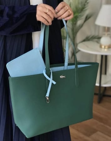 شنطة لاكوست