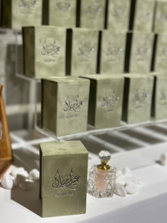 بكج مسك نقوة مع علب المخمل