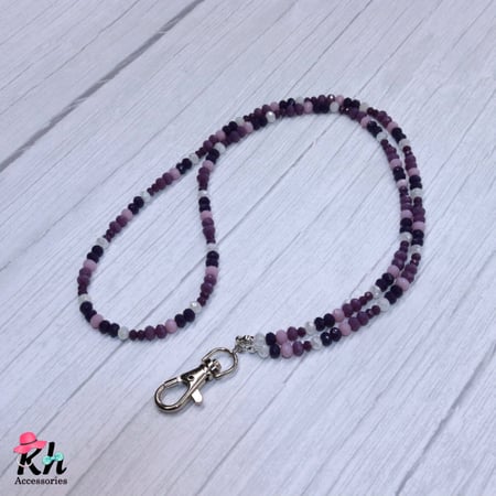 حامل بطاقة بنفسجي