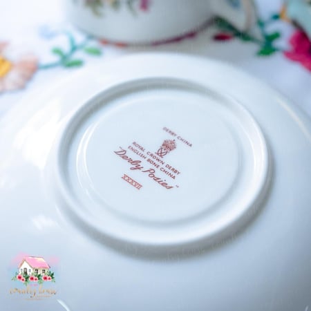 كوب مع صحن انتيك من رويال ستافورد ورويال كراون - المنزل الريفي الهادئ