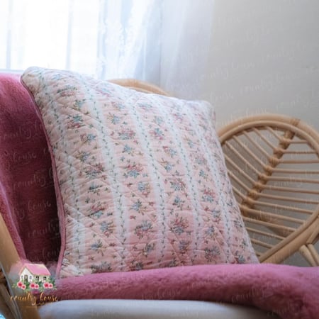 كوشن مطرز بوجهين من جرين جيت Ellie white - المنزل الريفي الهادئ