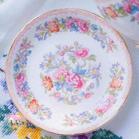 كوب مع صحن انتيك من رويال قرافتون Royal Grafton - المنزل الريفي الهادئ