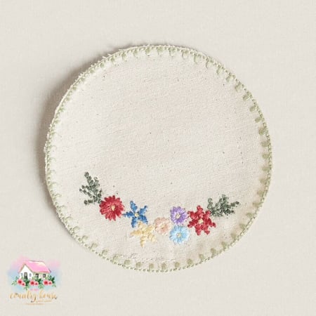 كوستر أنيق مطرز  شكل 2 - المنزل الريفي الهادئ