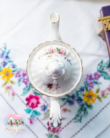 3664 ابريق شاي انتيك من رويال البرت Royal Albert
