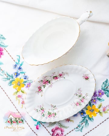 3678 كريمر مع صحن انتيك من رويال البرت Royal Albert