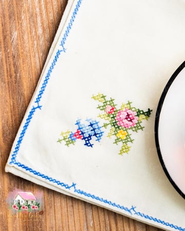 3687 مفرش انتيك مطرز أطياف الريف