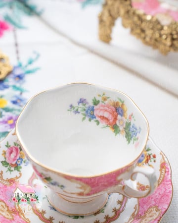 3729 كوب مع صحن انتيك من رويال البرت