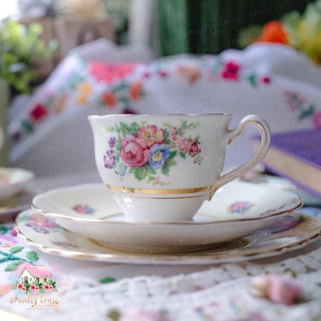 كوب مع صحن انتيك من كولكلوڤ Colclough - المنزل الريفي الهادئ