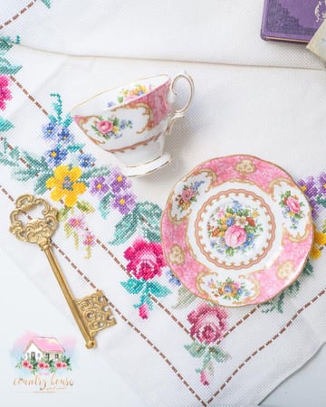 3729 كوب مع صحن انتيك من رويال البرت