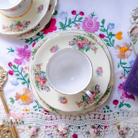 كوب مع صحن انتيك من كولكلوڤ Colclough - المنزل الريفي الهادئ