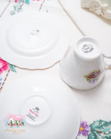 3734 كوب مع صحنين انتيك من رويال ڤيل Royal Vale (3)