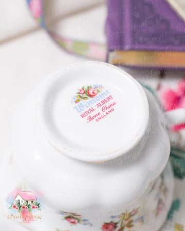 3741 كوب مع صحنين انتيك من رويال البرت