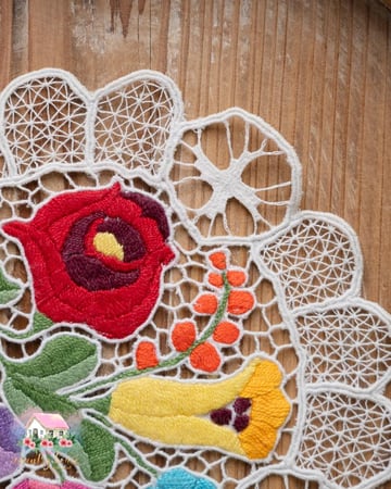 مفرش تطريز ملون كلاسيكي 2 - المنزل الريفي الهادئ