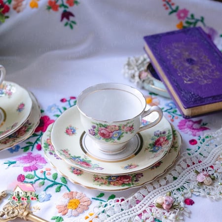 كوب مع صحن انتيك من كولكلوڤ Colclough - المنزل الريفي الهادئ