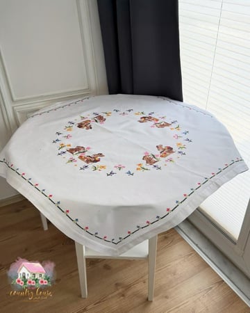 3618 مفرش مطرز أرانب الربيع