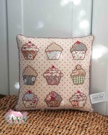 كوشن الكب كيك بطابع ريفي من ازابيل روز - المنزل الريفي الهادئ