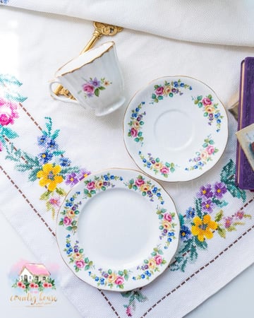 3660 كوب مع صحنين انتيك من رويال ستانلي