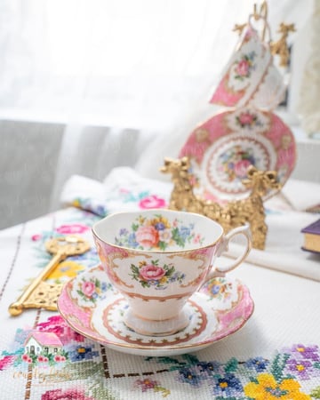 3729 كوب مع صحن انتيك من رويال البرت