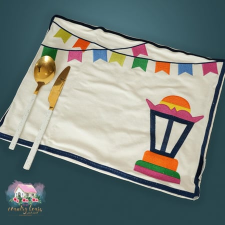 مفرش الفانوس الرمضاني مطرز - المنزل الريفي الهادئ