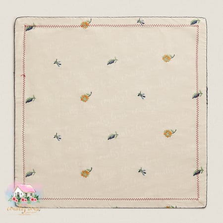 مفرش مطرز الوردة الصفراء - المنزل الريفي الهادئ