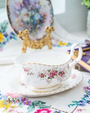3678 كريمر مع صحن انتيك من رويال البرت Royal Albert