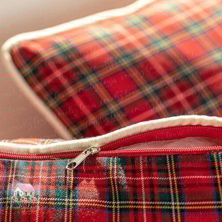 كوشن الغزال كاروهات أحمر مع حشوة - المنزل الريفي الهادئ