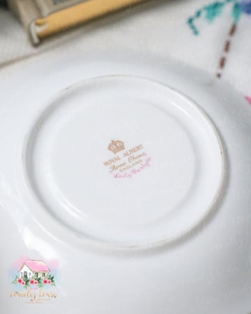 3730 كوب مع صحن انتيك من رويال البرت