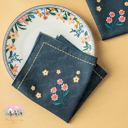 مفرش الزهور المطرز بلون كحلي - المنزل الريفي الهادئ