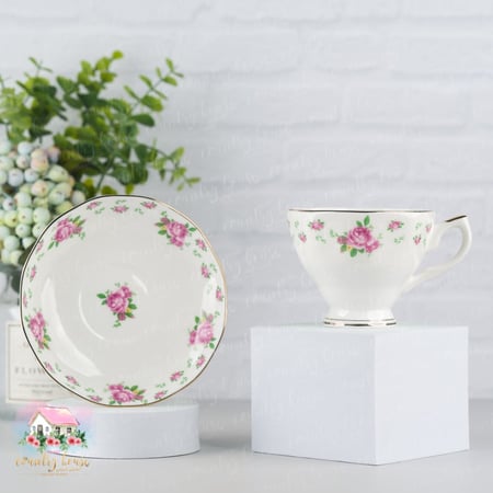 كوب المنزل الريفي بنقشة رويال البرت 1 - المنزل الريفي الهادئ