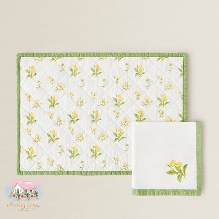 طقم لبادة مع مفرش الزهور الصفراء