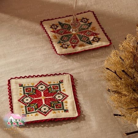 طقم كوسترات مطرزة مميزة - المنزل الريفي الهادئ