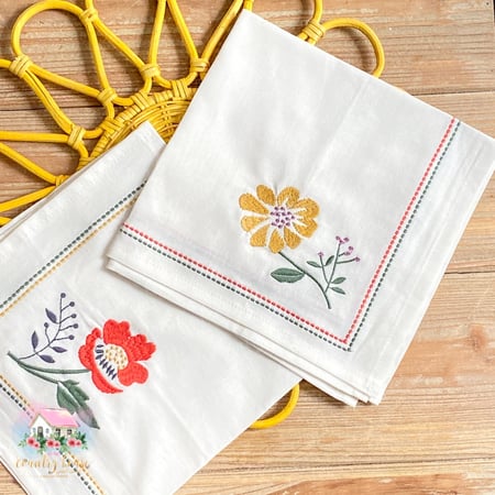 مفرش الوردة الصفراء مطرز - المنزل الريفي الهادئ