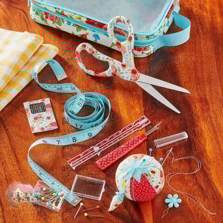 حقيبة الخياطة الأنيقة - المنزل الريفي الهادئ