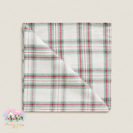 مفرش كاروهات أحمر وأخضر - المنزل الريفي الهادئ