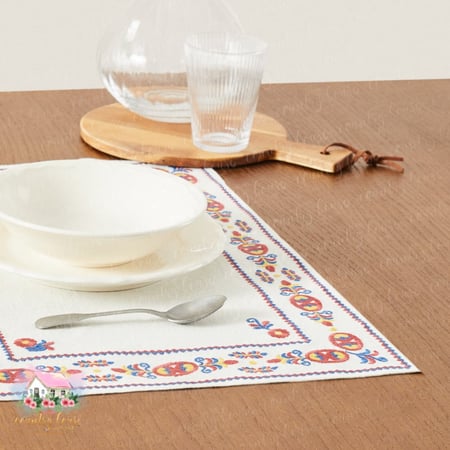 لبادة مزخرفة مطرزة أنيقة - المنزل الريفي الهادئ