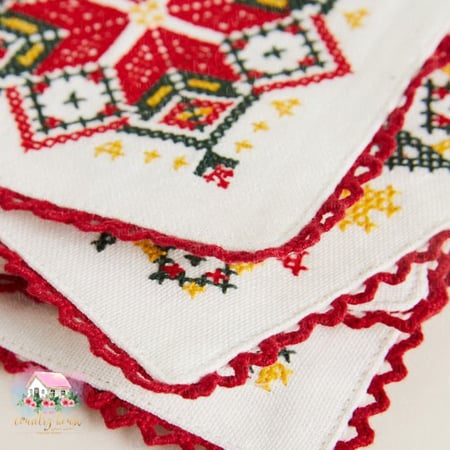 طقم كوسترات مطرزة مميزة - المنزل الريفي الهادئ