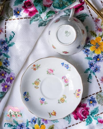 كوب مع صحن من اينزلي و ادرلي Aynsley  Adderley - المنزل الريفي الهادئ